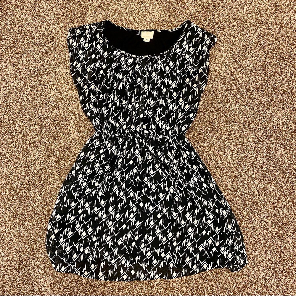 Mini black and white geometric pattern dress